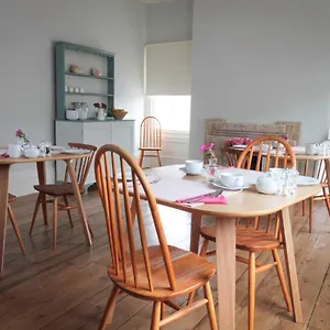 Number 6 Bed & Breakfast Whitby